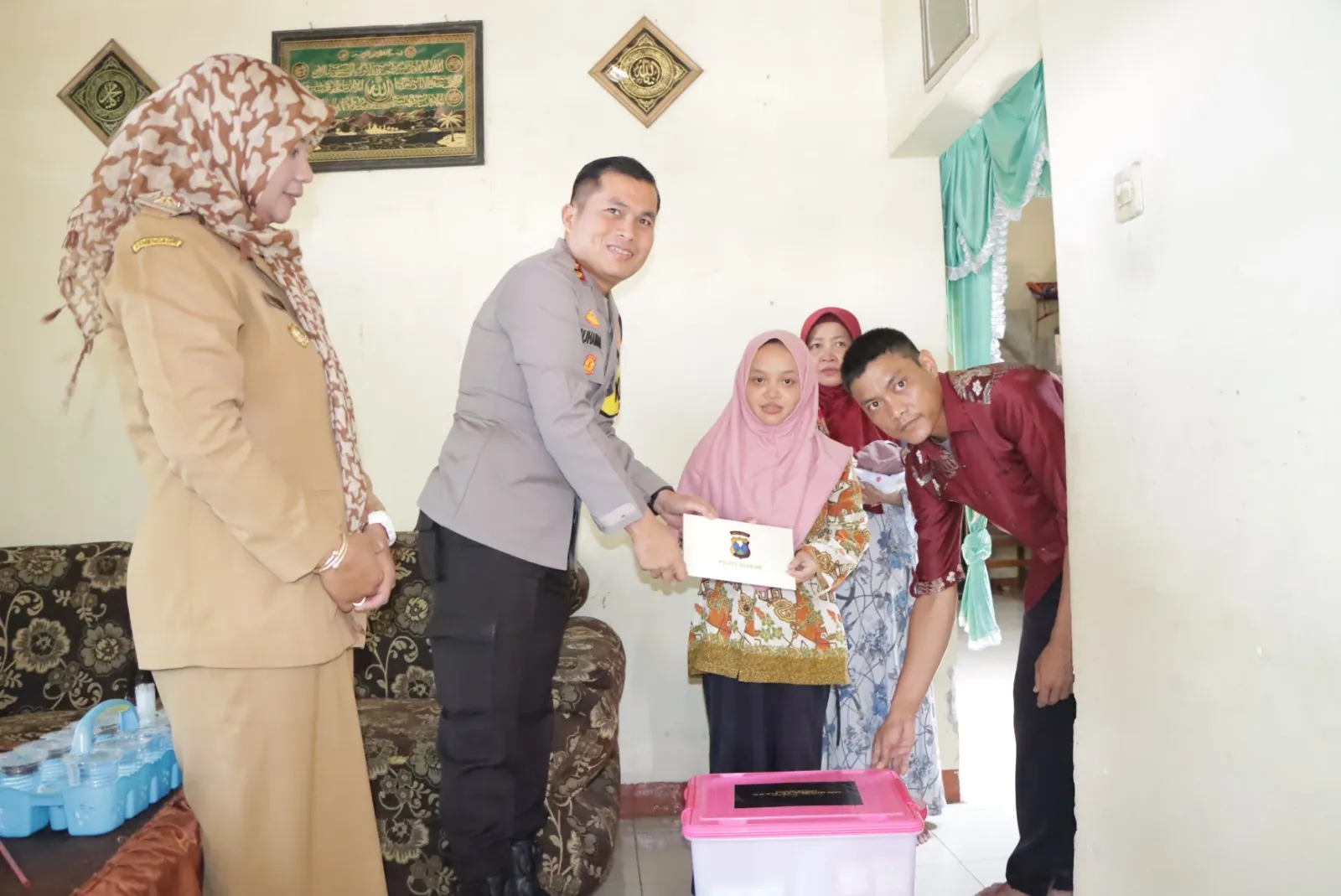 Polres Nganjuk Santuni dan Bantu Memfasilitasi Pengobatan Balita Pembengkakan Jantung