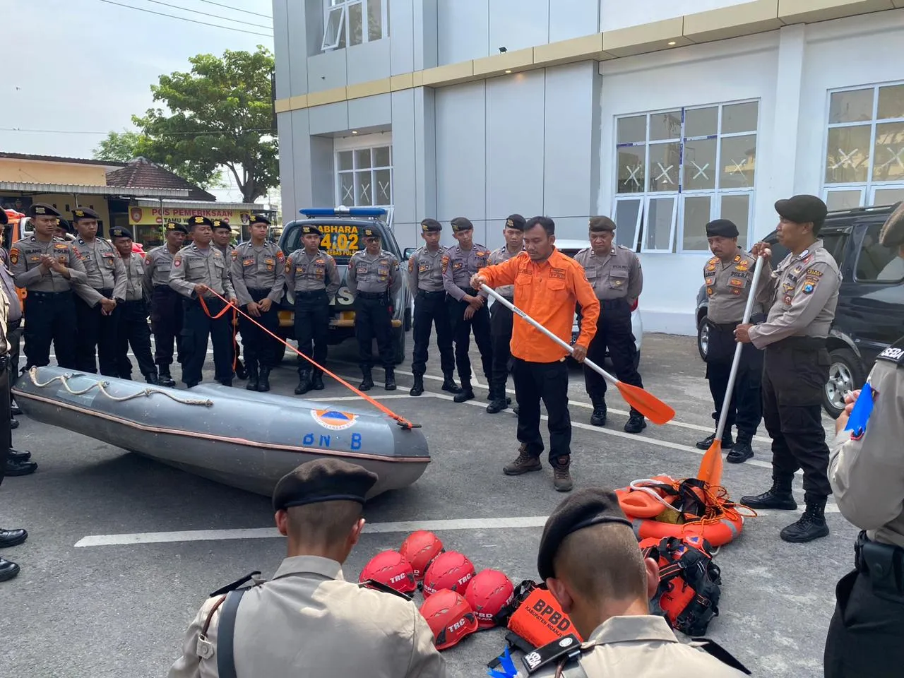 Program Polisi Belajar Polres Nganjuk Latih Keahlian SAR Air Terbatas untuk Tingkatkan Kemampuan Personel