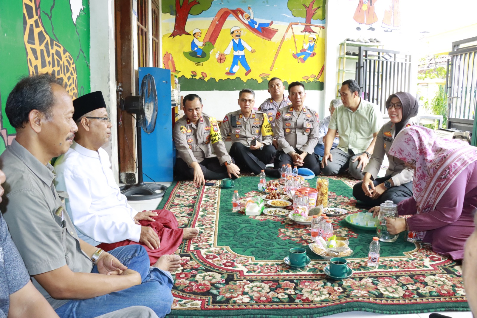 Sampaikan Pesan Pemilu Damai Kapolres Pelabuhan Tanjung Perak Sambangi Tokoh Agama