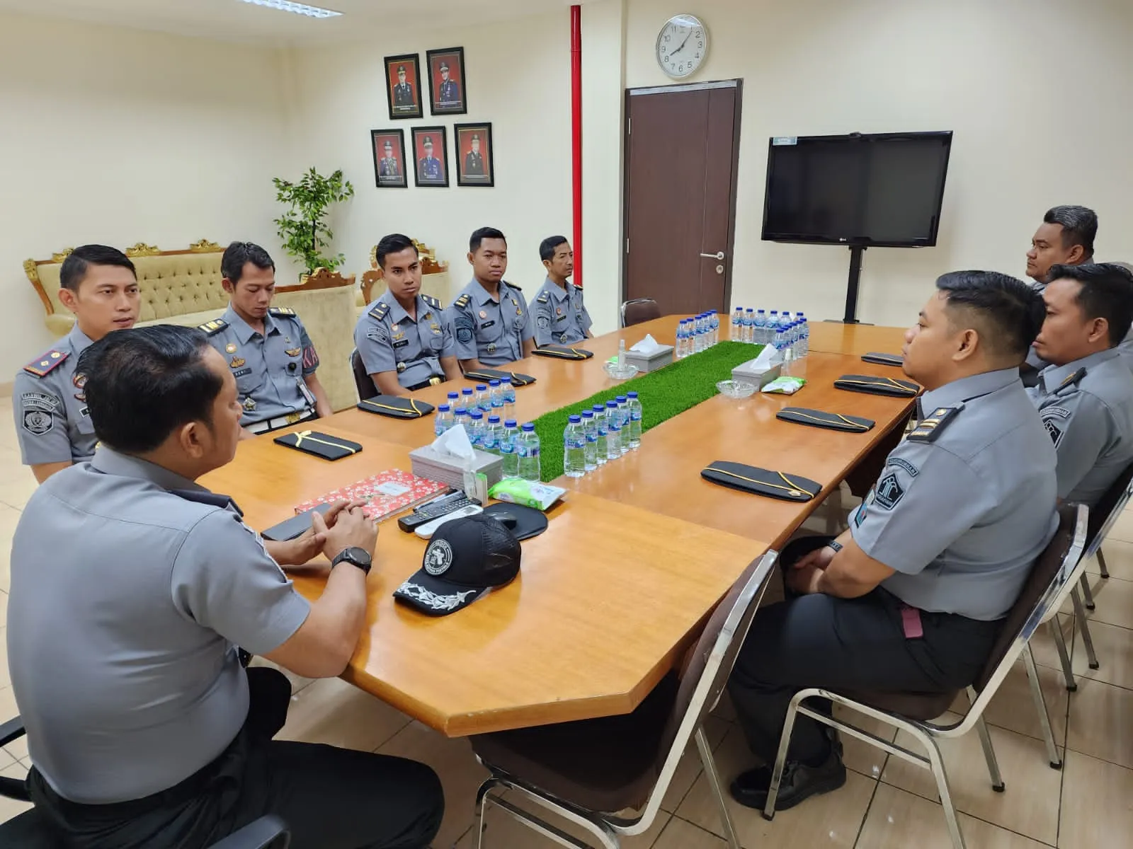 Pimpin Apel Pagi di Rutan Surabaya, Kadiv Pemasyarakatan Harapkan Peningkatkan Pelayanan Tahanan