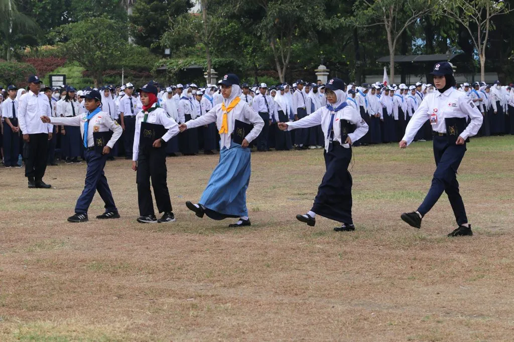 Jelang Hari Relawan Sedunia, Pemkot Surabaya Kukuhkan Ribuan Anggota PMR dan PMI