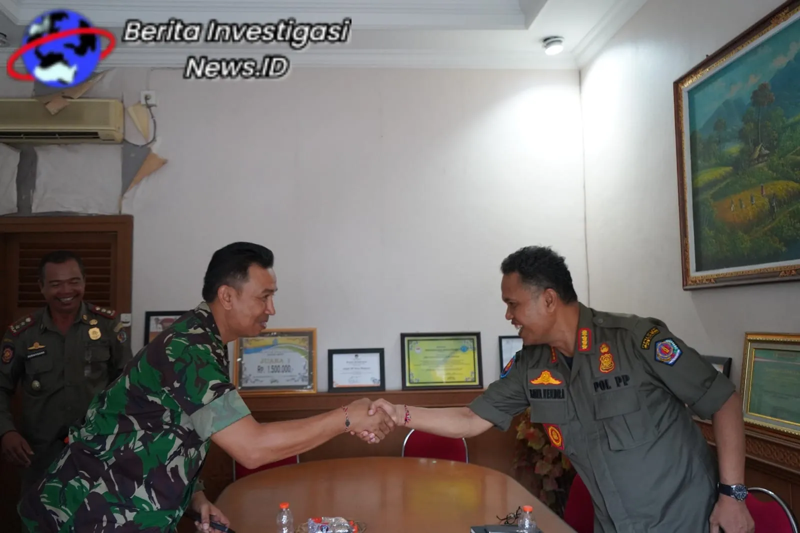 Jaga Sinergitas, Staf Kodam IX Udayana Silaturahmi Dengan Kepala Satpol PP Kota Denpasar
