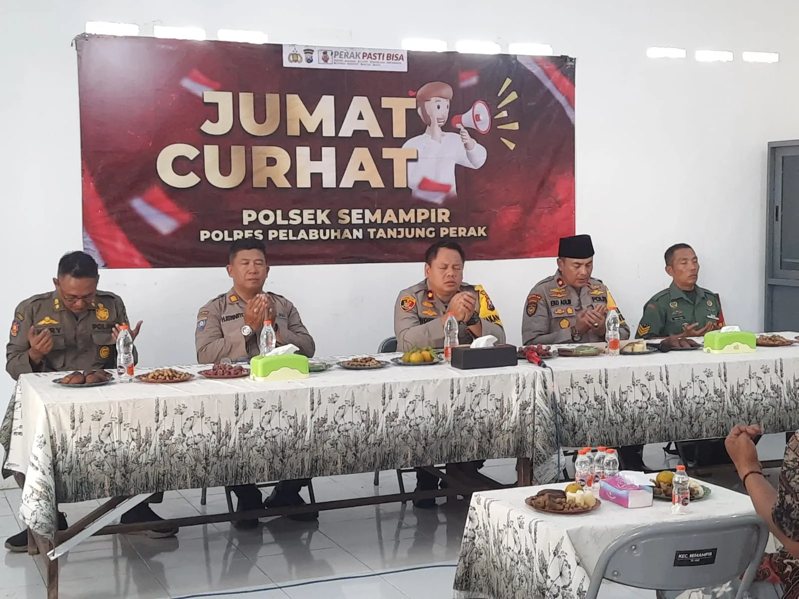 Polres Tanjung Perak Gelar Jumat Curhat Sebagai Sarana Silaturahmi Dengan Warga