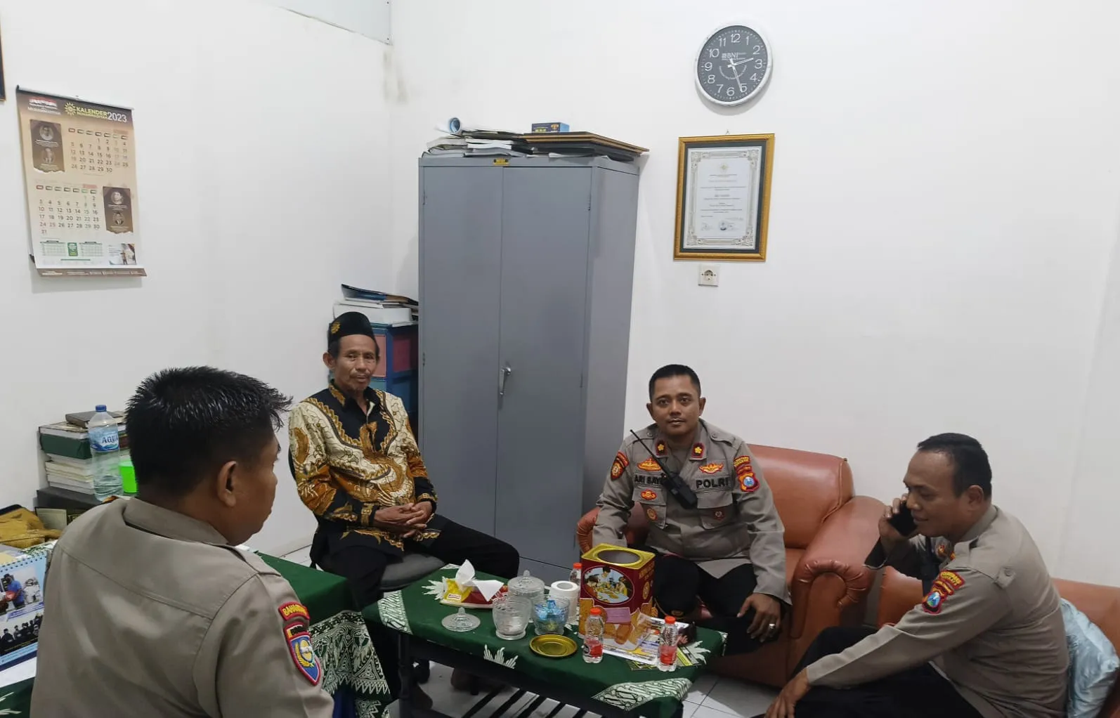 Kapolsek Tambaksari Laksanakan Giat Patroli Sambang ke Warga di Jalan Gersikan Surabaya