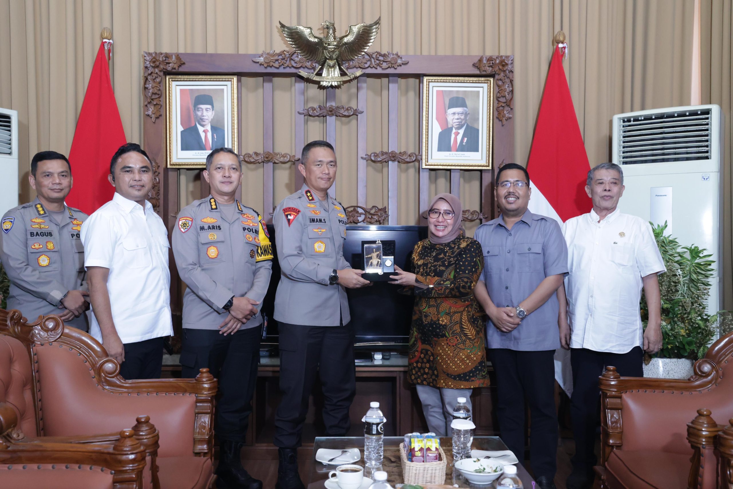 Wujudkan Pemilu Damai Kapolda Jatim Kunjungi Kantor DPRD Jawa Timur