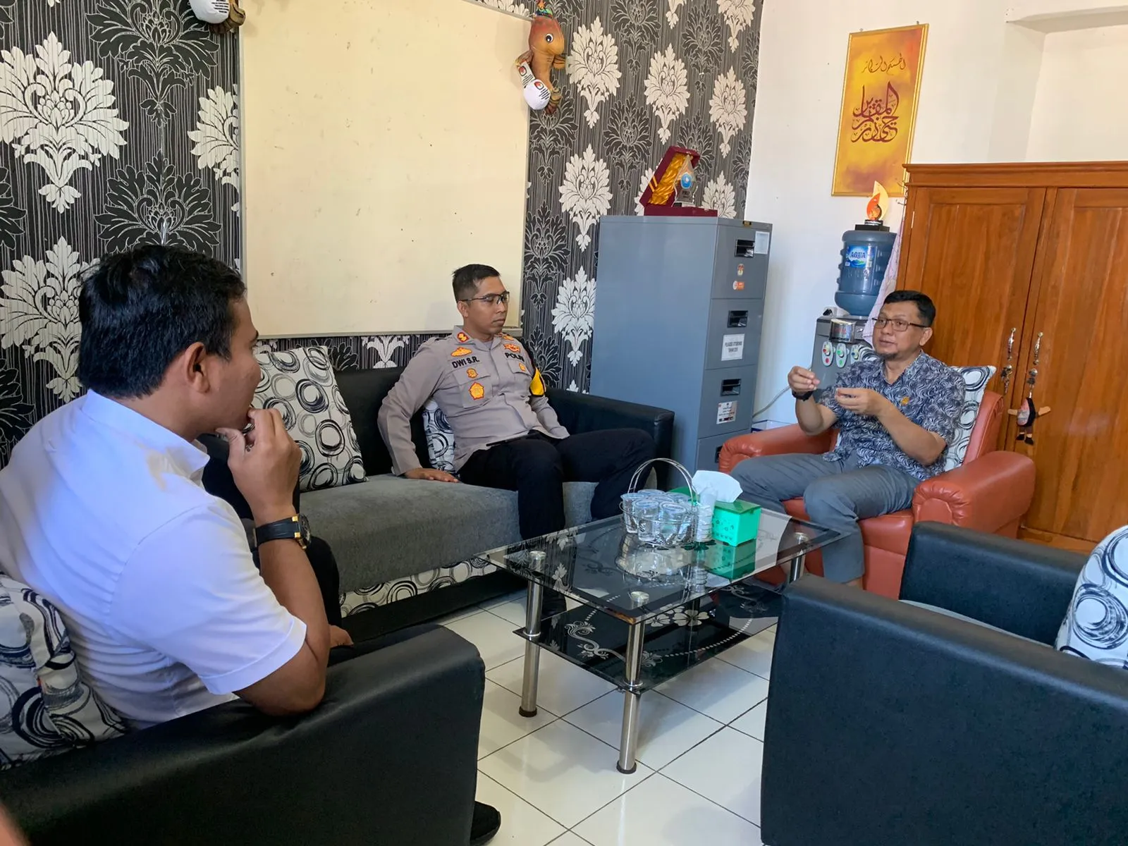 Memastikan Pengamanan Tahapan Pemilu 2024 Kondusif, Kapolres Situbondo Kunjungi Kantor KPU dan Bawaslu