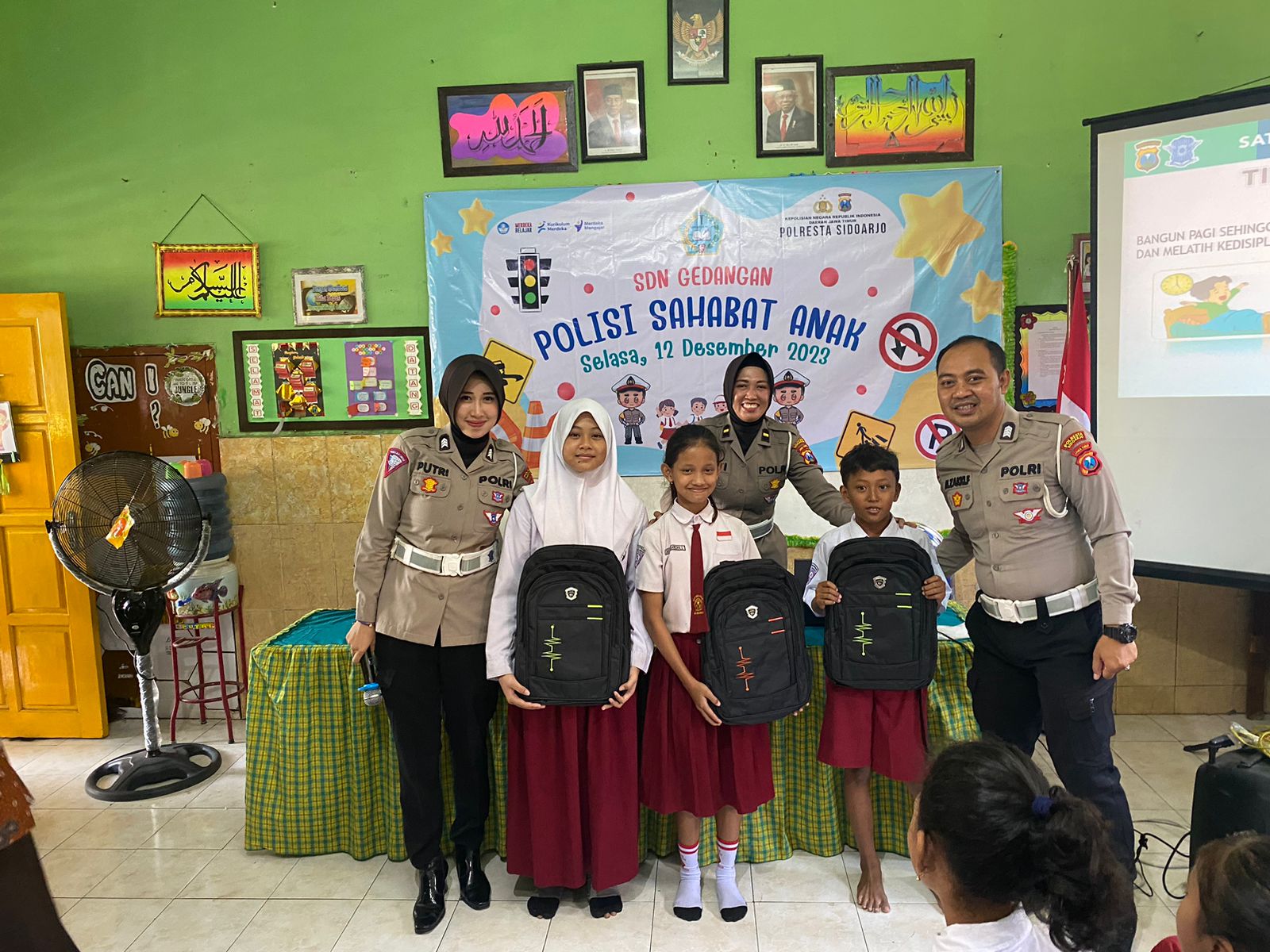 Unit Kamsel Satlantas Polresta Sidoarjo Edukasi Tertib Lalin di SDN Gedangan