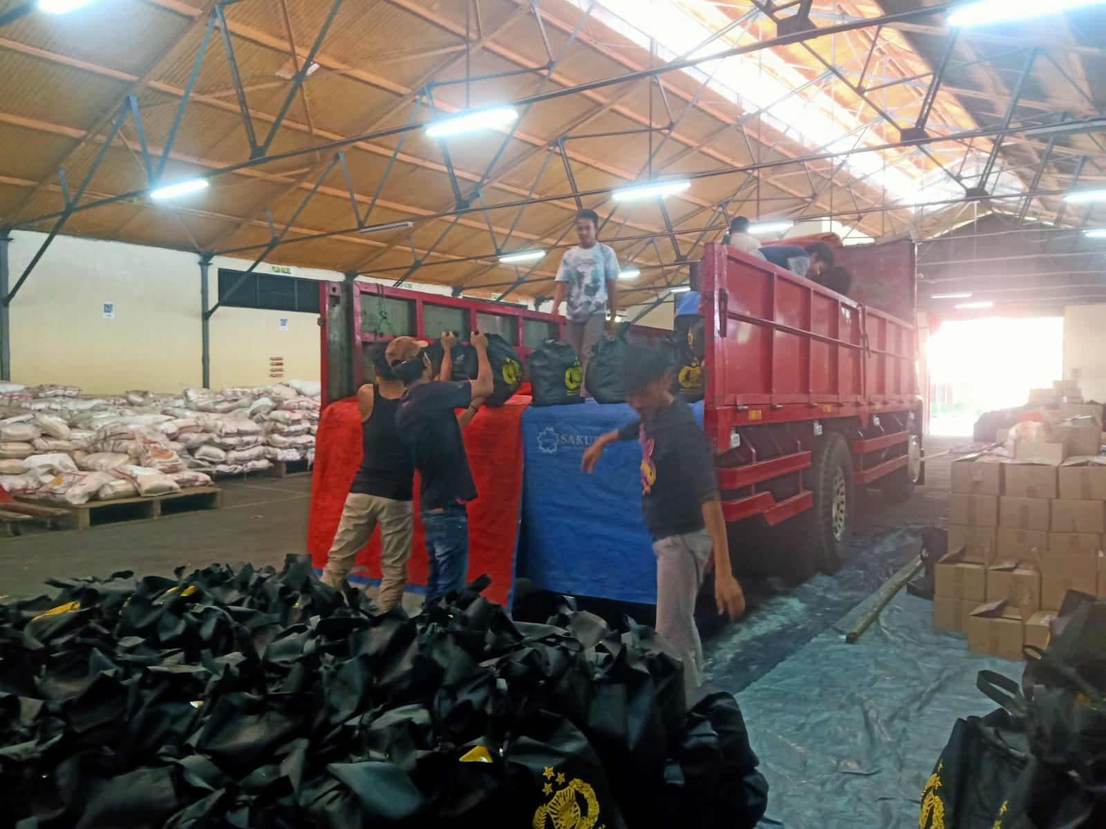 Sebar 2.500 Paket Sembako ke Jateng, Kaops NCS Polri : Jaga Persatuan Selama Pemilu 2024