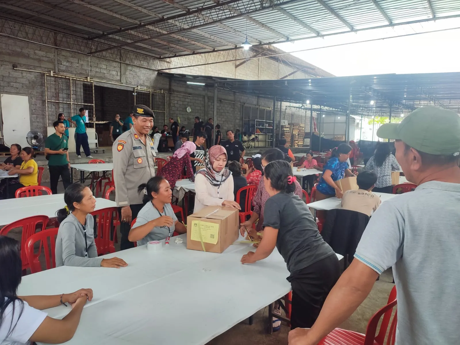 Kasat Samapta AKP Gede Budiarta Saksikan Sortiran dan Lipatan Surat Suara
