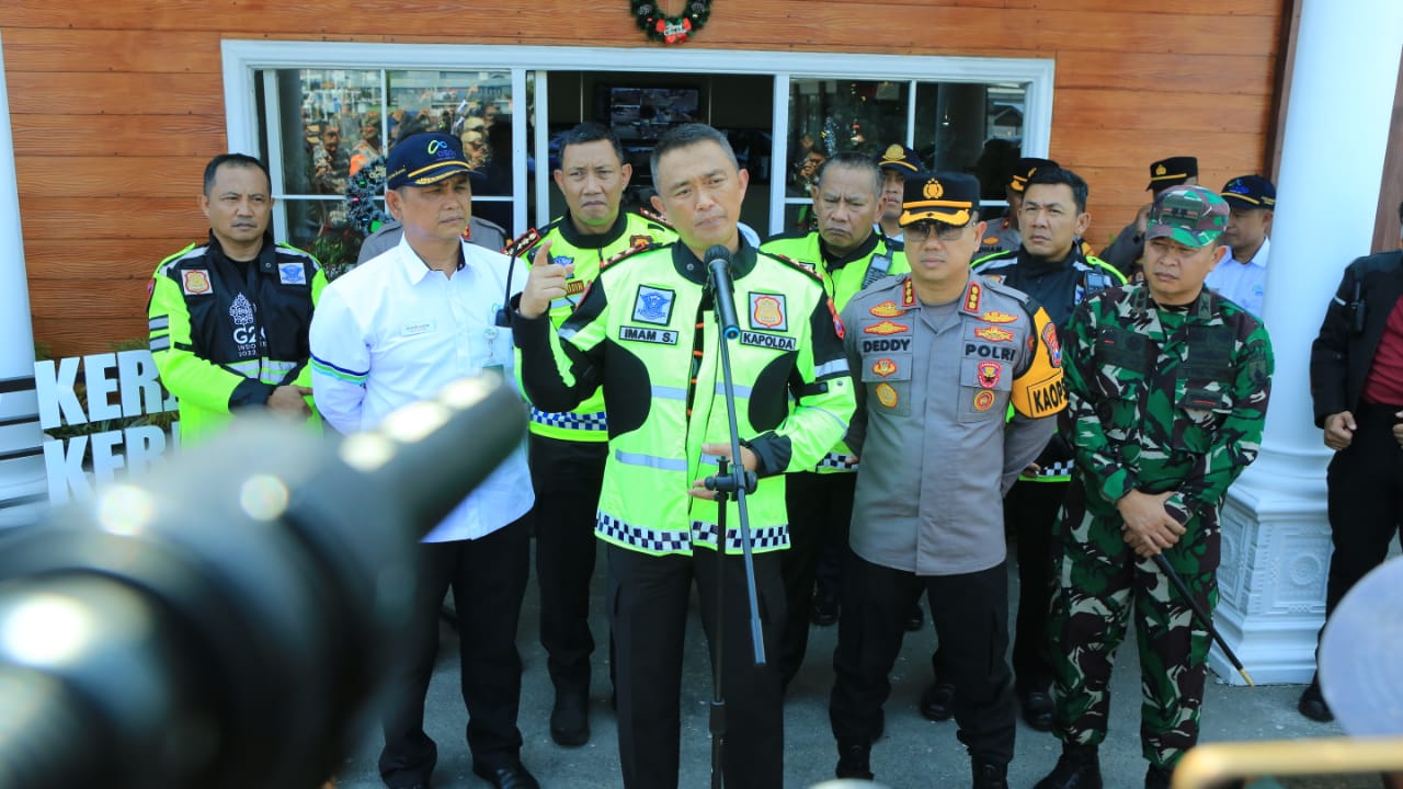 Kapolda Jatim Cek Kesiapan Ops Lilin Semeru dan Jalur Pantura Surabaya - Banyuwangi Dengan Patroli Bermotor