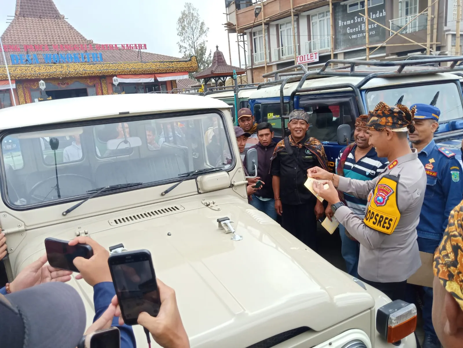 Pastikan Wisatawan Aman, Kapolres Pasuruan Cek 150 Unit Jeep Bromo