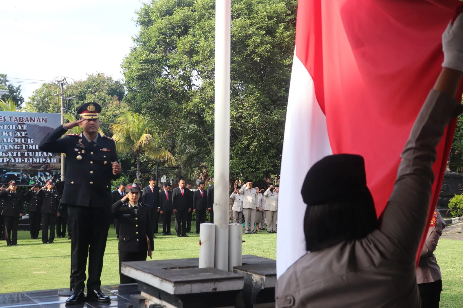 Kapolres Tabanan Pimpin Upacara Bendera Hari Ibu ke 95
