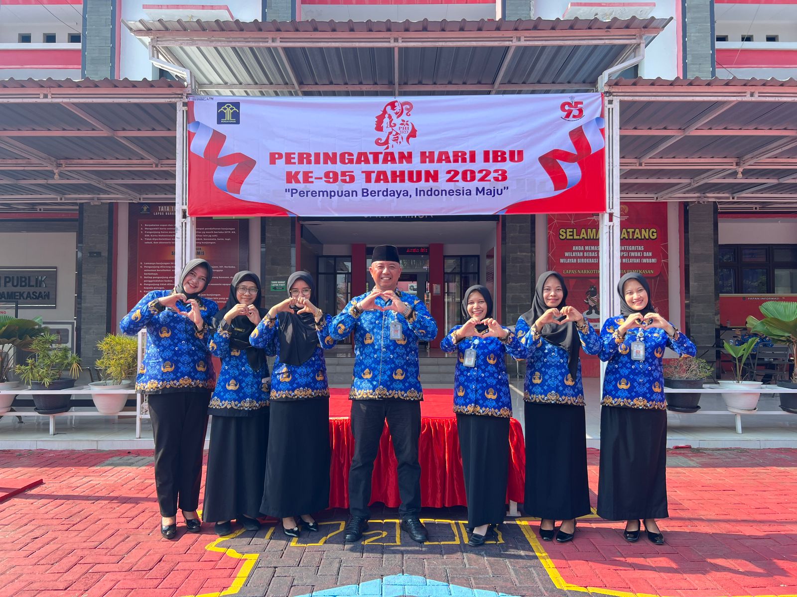 Peringatan Hari Ibu Ke-95 Tahun 2023 Lapas Lapas Narkotika Kelas IIA Pamekasan Kanwil Kemenkumham Jatim Menggelar Upacara Bendera