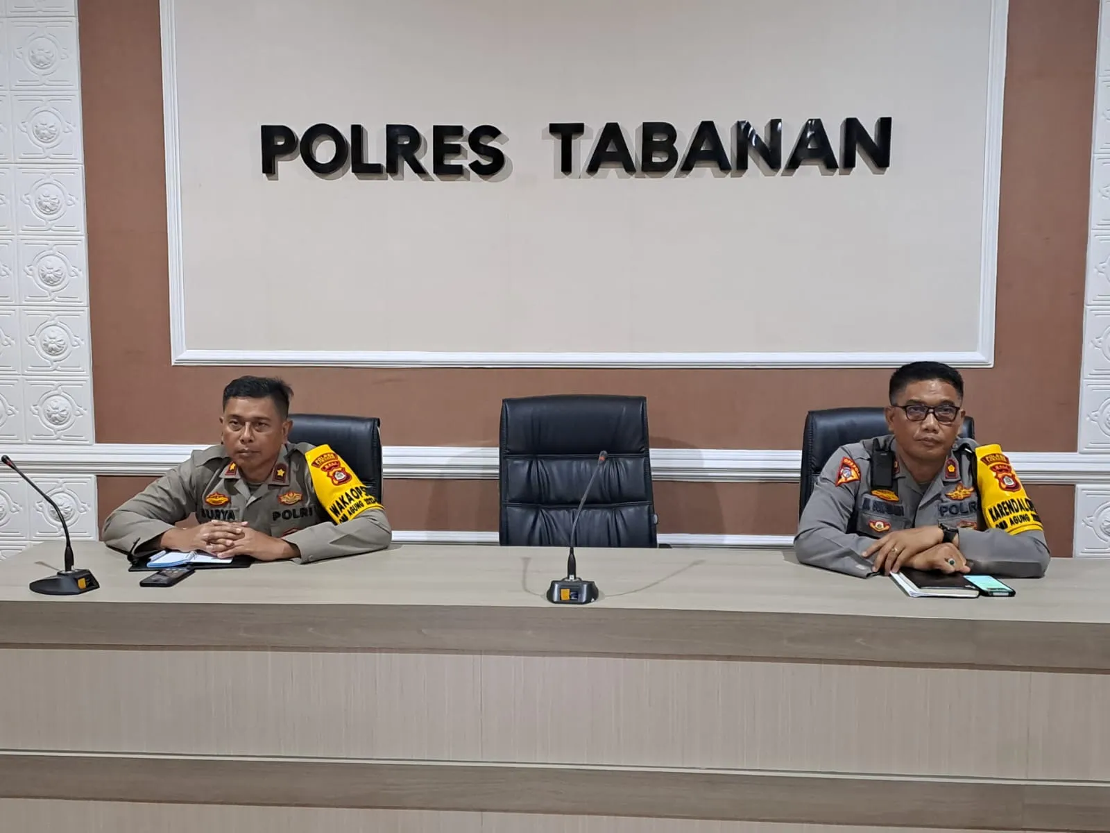 Polres Tabanan Nobar Live Streaming Metro TV Tema Bali Bersinergi Jaga Pemilu Damai