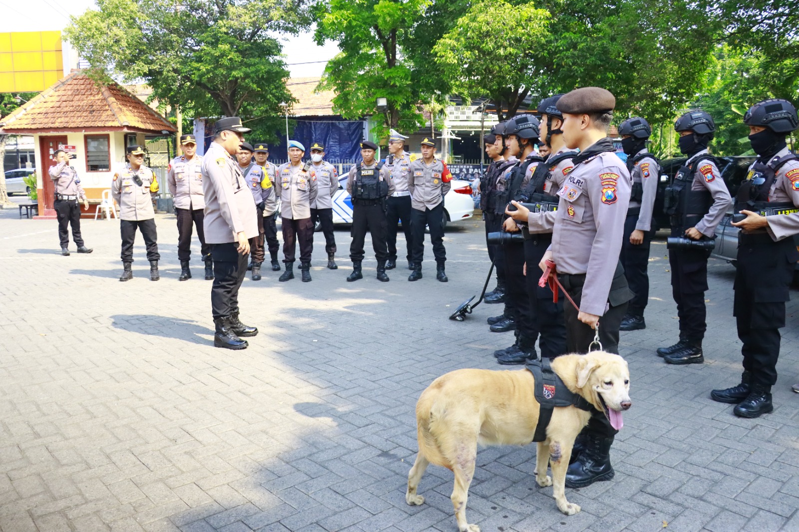 Jelang Perayaan Natal 2023, Polres Tanjung Perak Gelar Sterilisasi Gereja
