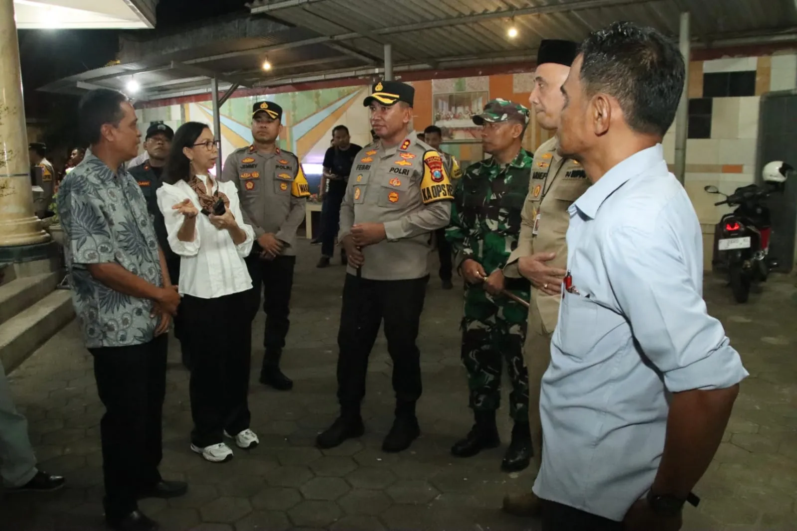 Pastikan Ibadah Natal Lancar, Kapolres Bangkalan Bersama Forkopimda Tinjau Pengamanan Natal di Gereja