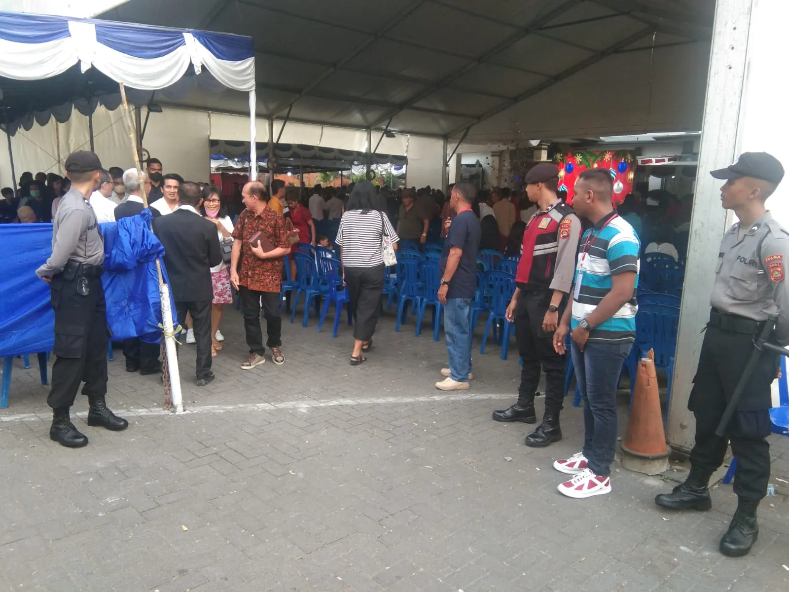 Hampir Seratus Personil Gabungan Amankan Ibadah Natal Gereja Ekklesia