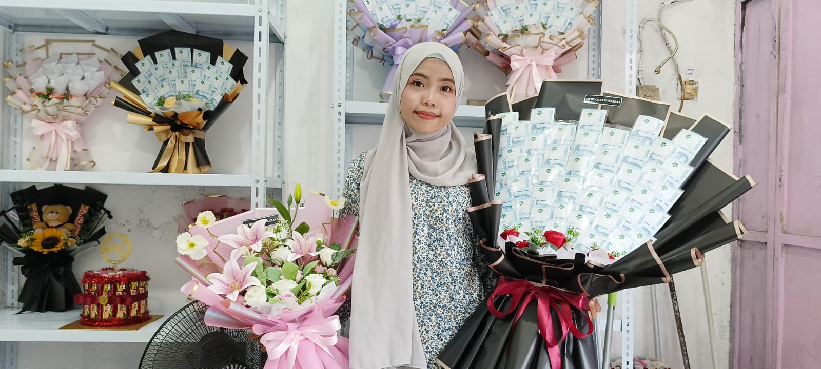 Ide Bisnis Bucket, AW BUCKET di Gemari Para Selebgram Dari DJ Tessa Morena dan Happy Asmara
