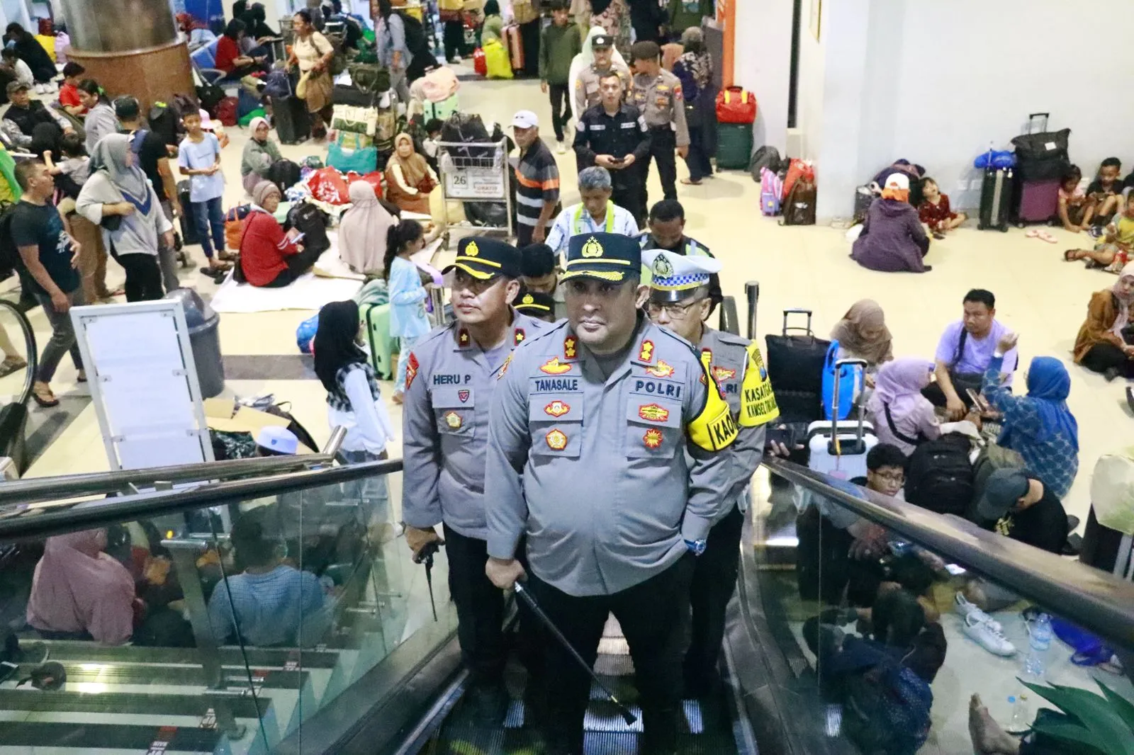 Kapolres Pelabuhan Tanjung Perak Cek Tranportasi Laut Jelang Nataru di Gapura Surya Nusantara