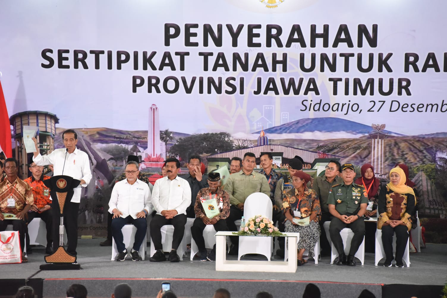 Presiden Jokowi Bagikan 5 Ribu Sertifikat, Bupati Sidoarjo Diskon BPHTB 50 Persen
