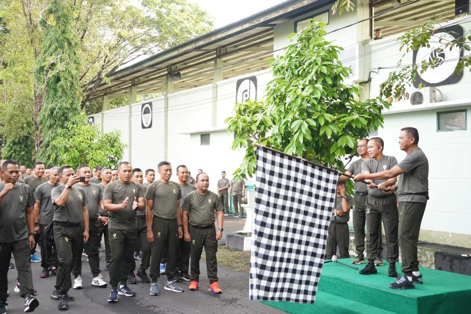 Pengujung Tahun 2023 Pangdam IX/Udayana Gelar Olah Raga Bersama
