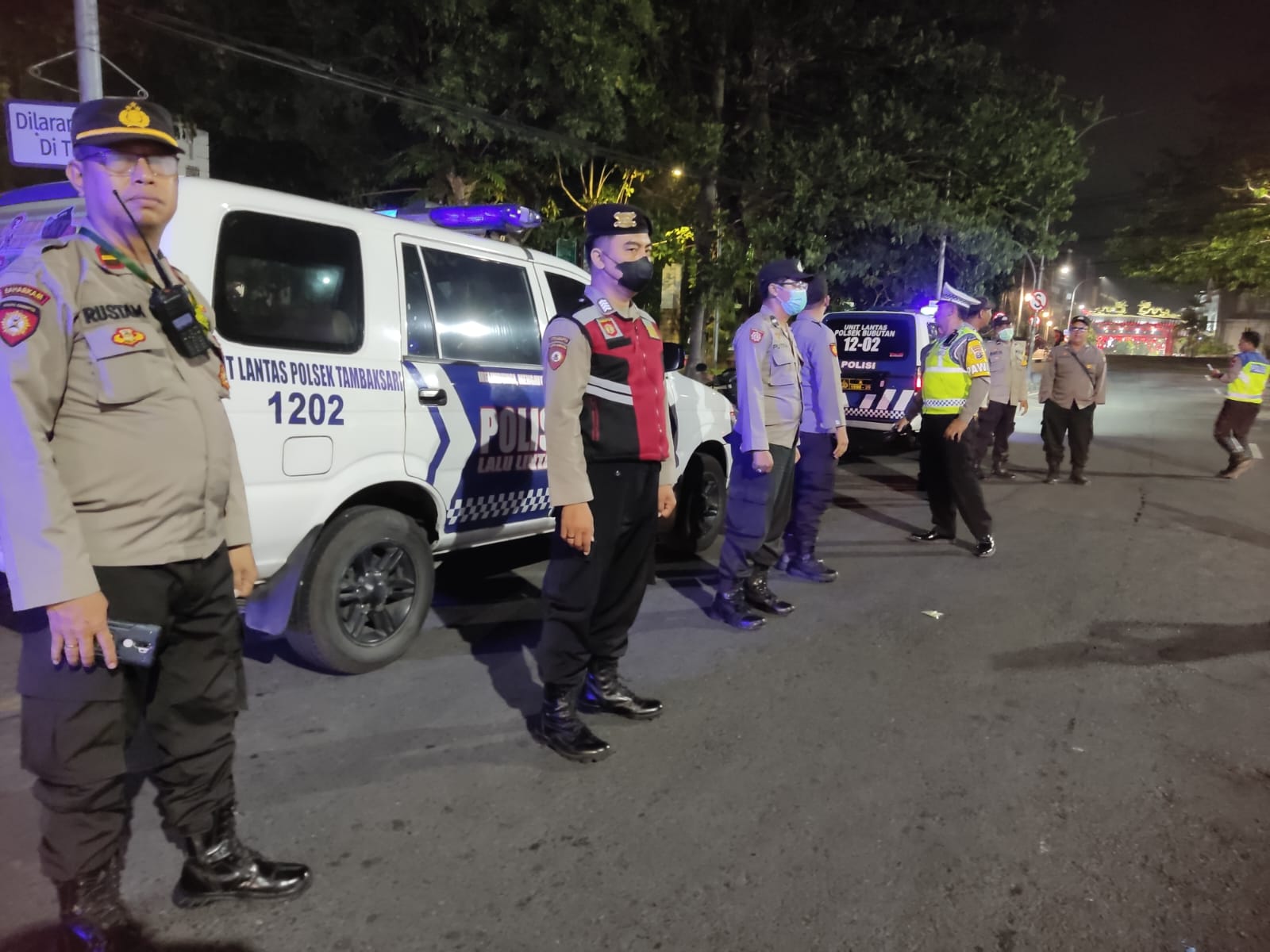Polsek Simokerto Tekan Angka Kriminalitas dan Gangguan Kamtibmas Dengan Adakan Giat Patroli Malam
