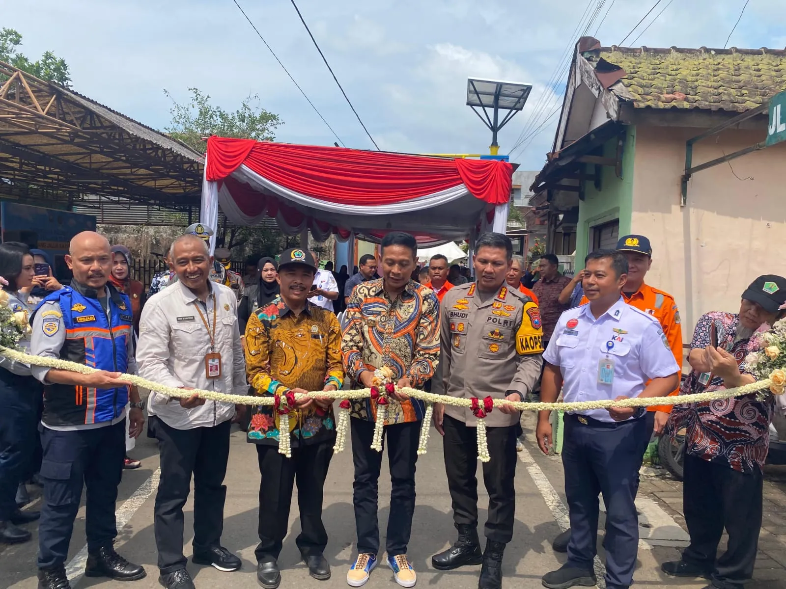 Polresta Malang Kota dan Forkopimda Resmikan Palang Pintu KA dan Pos Penjagaan
