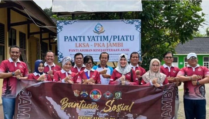 Bakti sosial Alumni AKABRI 1998 (Sumber : Bidhumas Polda Jambi)