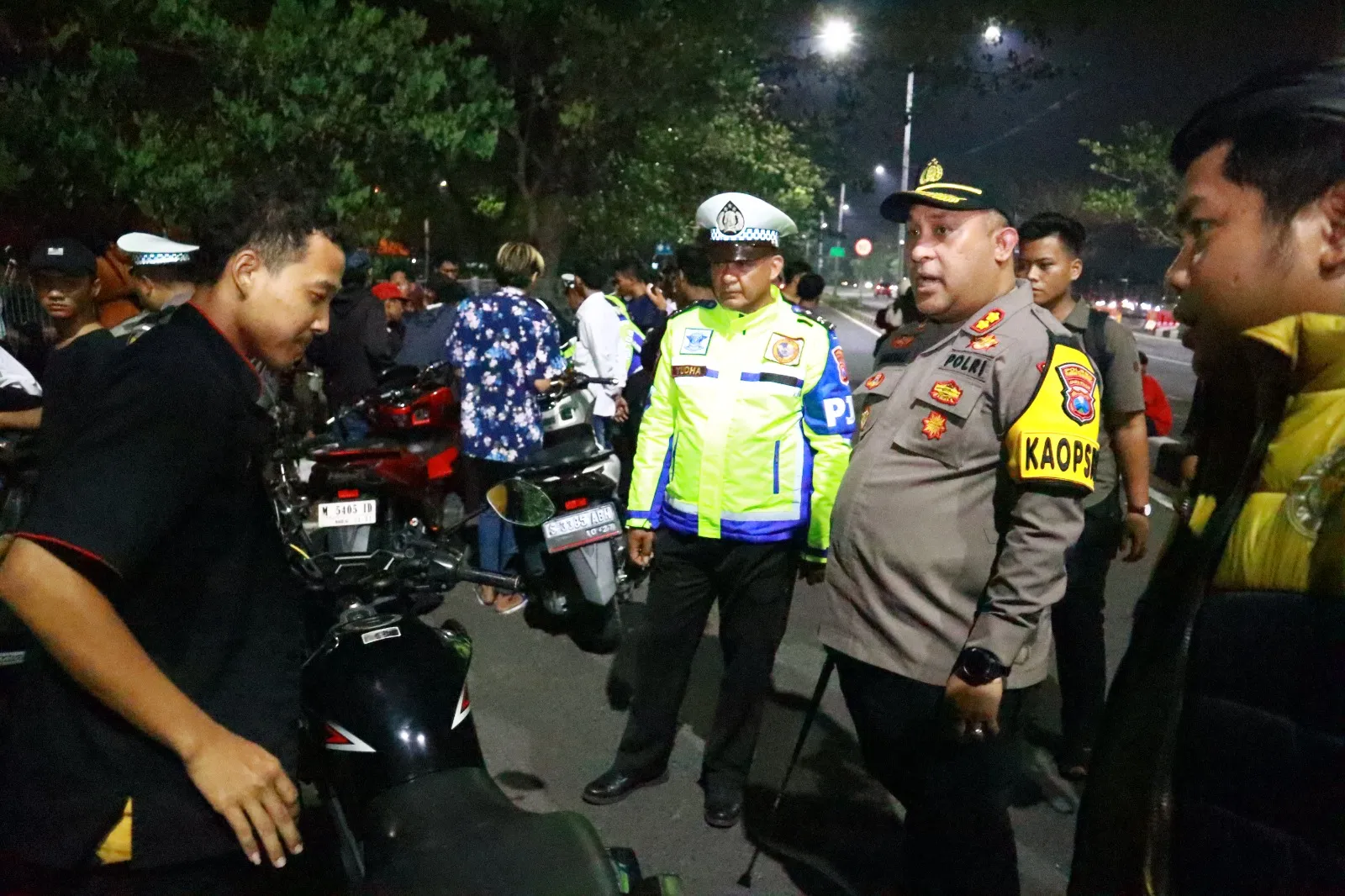 Malam Pergantian Tahun Polres Pelabuhan Tanjung Perak Tindak Puluhan Knalpot Brong di Suramadu