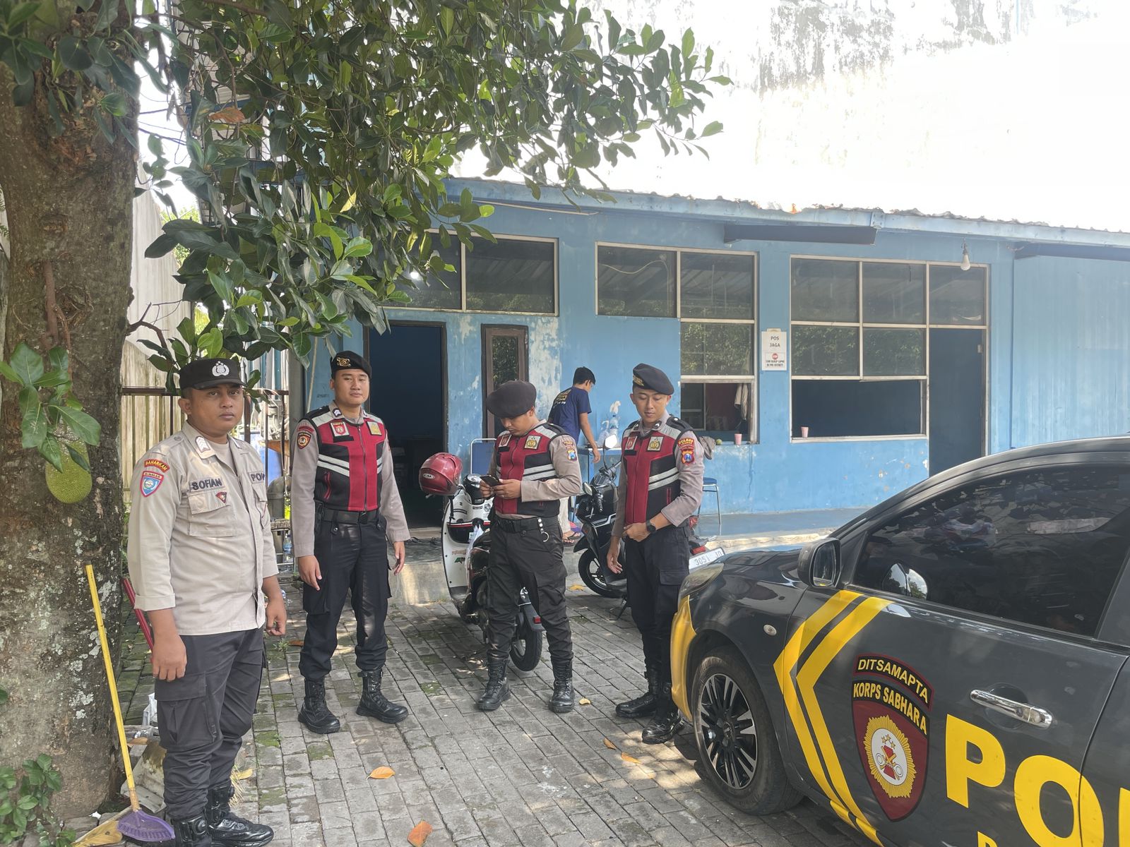 Siagakan Personel 24 Jam, Polres Jember Pastikan Kantor dan Gudang Logistik KPU Aman