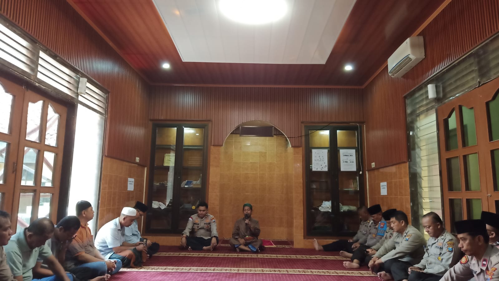 Polsek Simokerto Bersama Pengasuh Pondok Pesantren Metal Cangkir Adakan Giat Keagamaan dan Tauziah Dengan Tema Hati Sehat Adalah Senjata