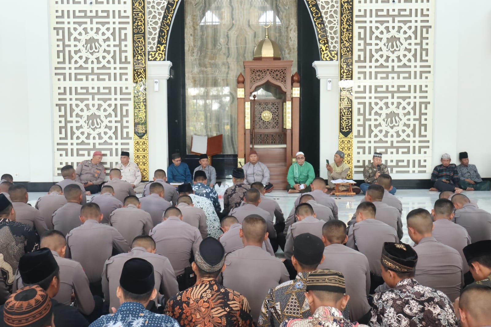 Polresta Sidoarjo Adakan Giat Bina Rohani dengan Mengaji Kitab Suci Al-Qur'an