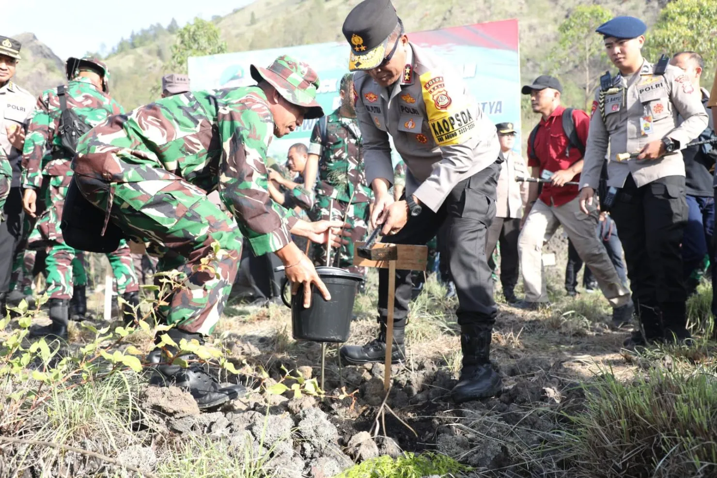 Polda Bali Ikut Tanam Pohon dan Melestarikan Alam