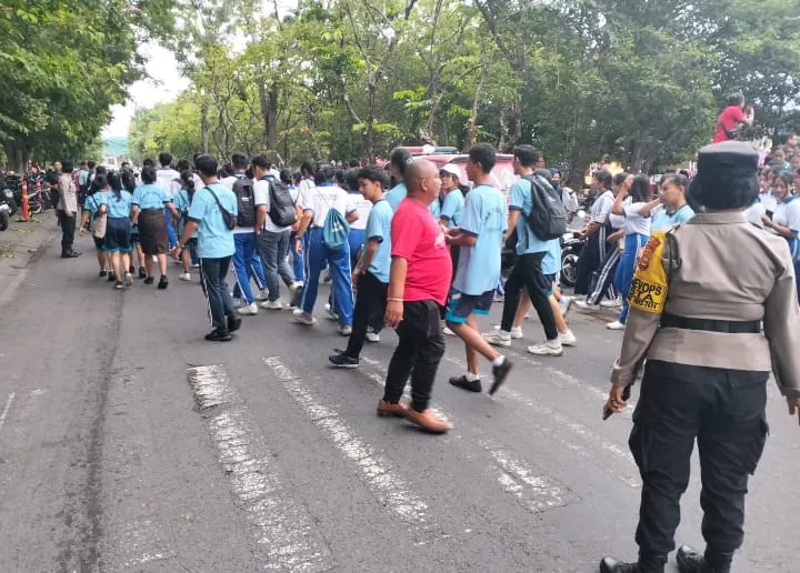 Jalan Sehat di Renon, Polsek Dentim Berikan Pengamanan Optimal