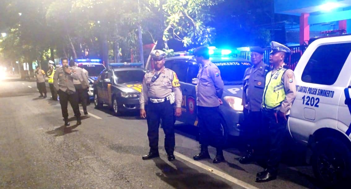 Tiga Polsek Kompak dan Konsisten Sisir Jalan Rawan Kejahatan dan Tawuran Saat Tengah Malam