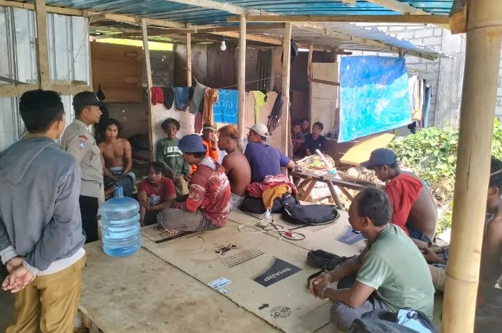 Bhabinkamtibmas Imbau Kamtibmas Kepada pekerja Proyek Bangunan