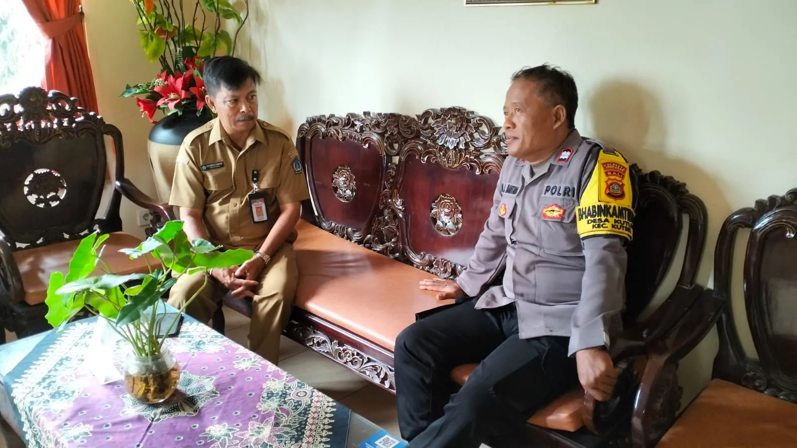 Perkuat Komunikasi Dengan Sekdes, Bhabinkamtibmas Kedepankan Kamtibmas 