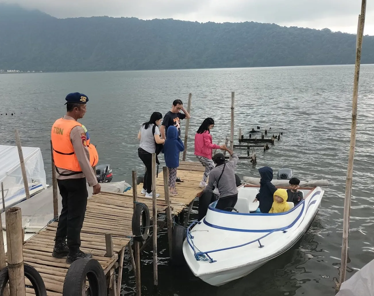 Patroli Perairan Polairud Sambangi Danau Beratan Bedugul Baturiti Tabanan