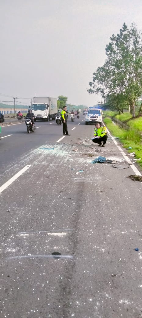 Terjadi Lakalantas di Jalan Raya Porong Antara Elf vs Truck, 1 Orang Meninggal Dunia