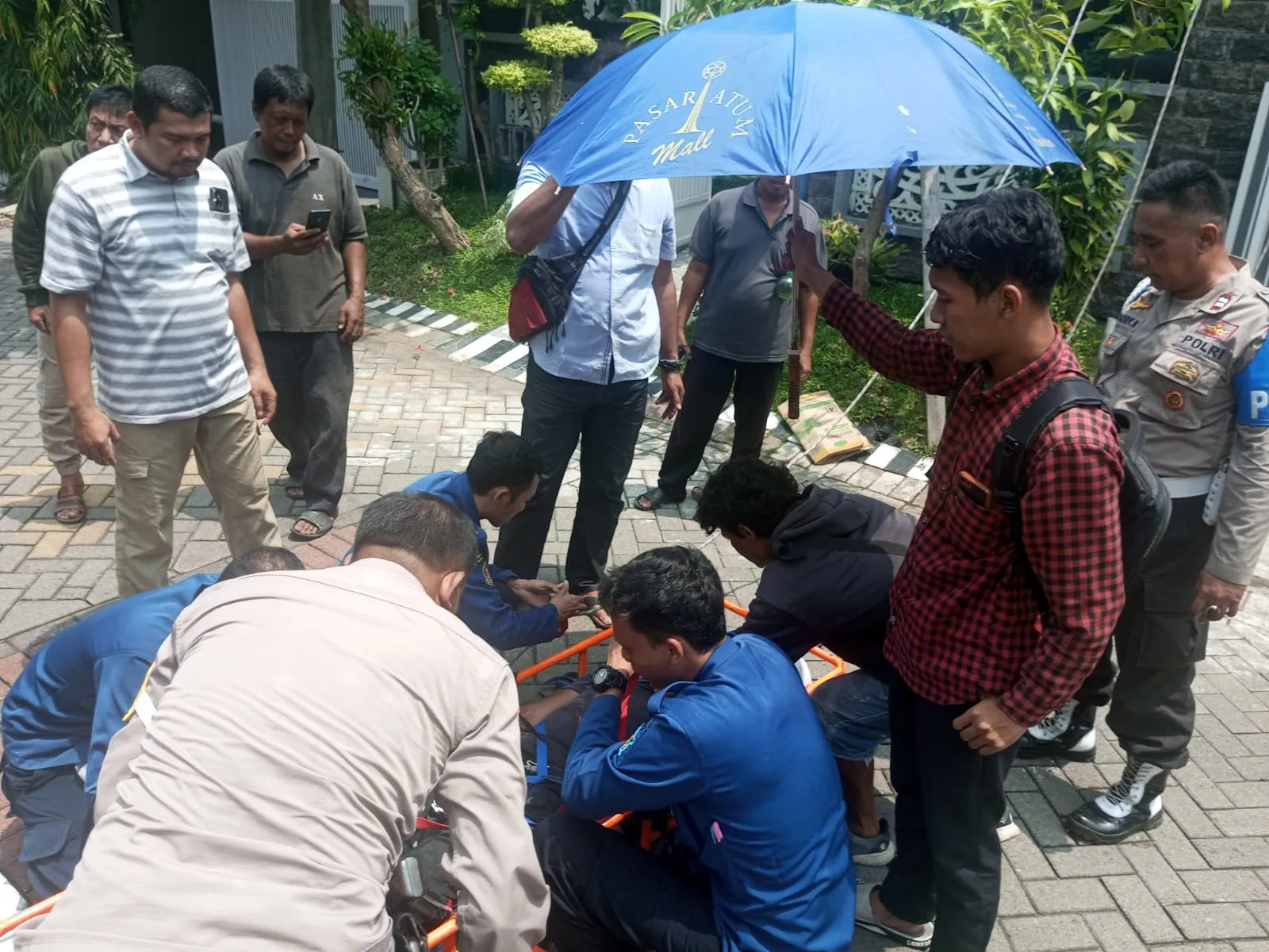 Pekerja Bangunan Tersengat Listrik Tegangan Tinggi, BPBD Sidoarjo Gerak Cepat Selamatkan Korban
