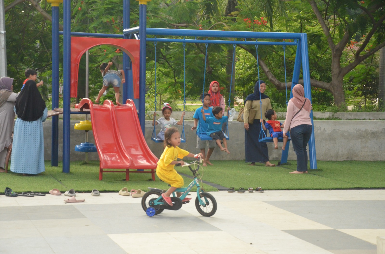 Alun-alun Sidoarjo Dipasang CCTV dan Internet Gratis Tanpa Password