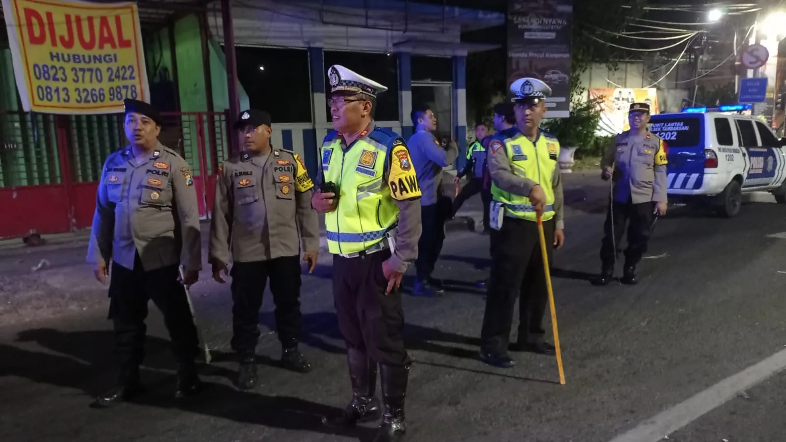 Gabungan Tiga Polsek Pantau Lokasi Rawan Tawuran Dengan Membawa Tongkat