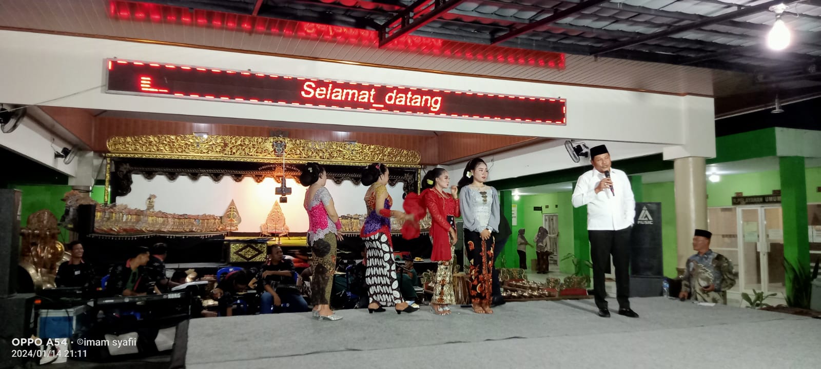 Wakil Bupati Sidoarjo Hadiri Pagelaran Wayang Kulit Dalam Rangka Bersih Desa di Karangbong