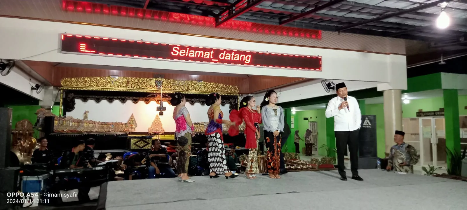 Wakil Bupati Sidoarjo Hadiri Pagelaran Wayang Kulit Dalam Rangka Bersih Desa di Karangbong