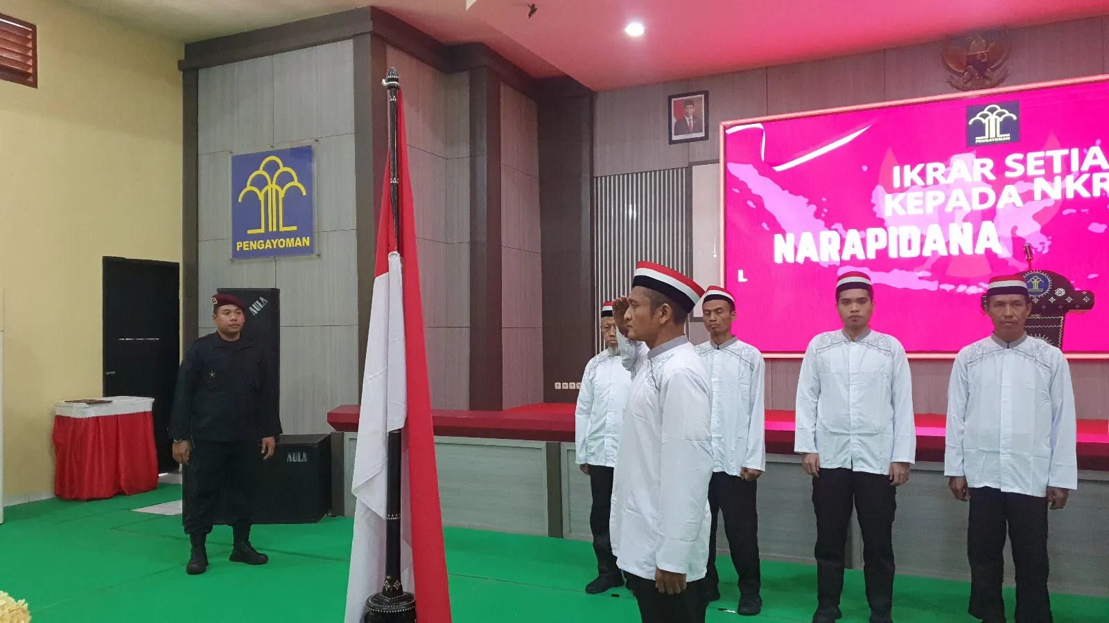 Perdana di Awal Tahun 2024, Lapas Kelas I Surabaya Ikrarkan 9 Napiter Setia Kepada NKRI