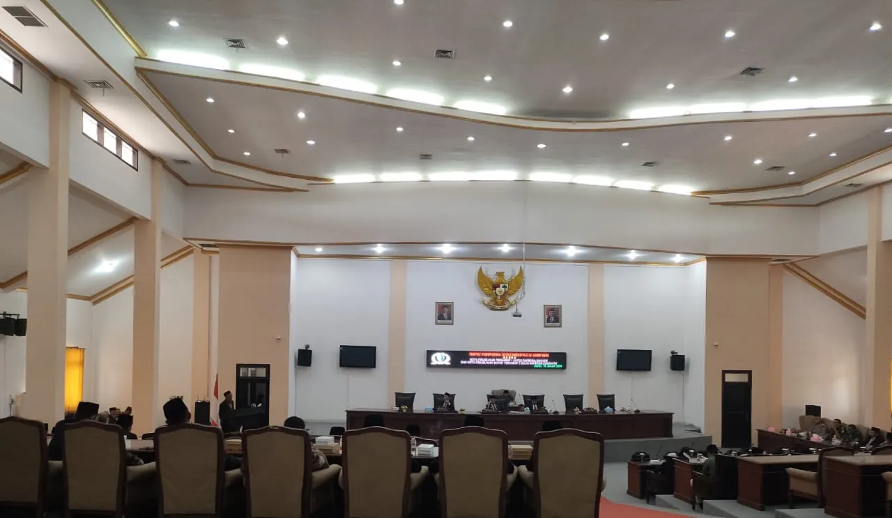 Rapat Paripurna DPRD Sampang Tentang Nota Penjelasan Bupati Terhadap Raperda Inisiatif dan Eksekutif