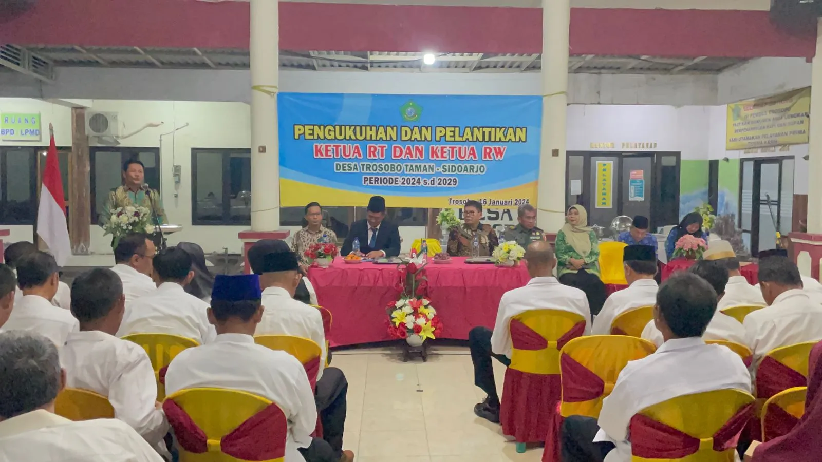 Wabup Subandi Menekankan Sosialisasi SIPRAJA Pada Pelantikan RT dan RW Desa Trosobo