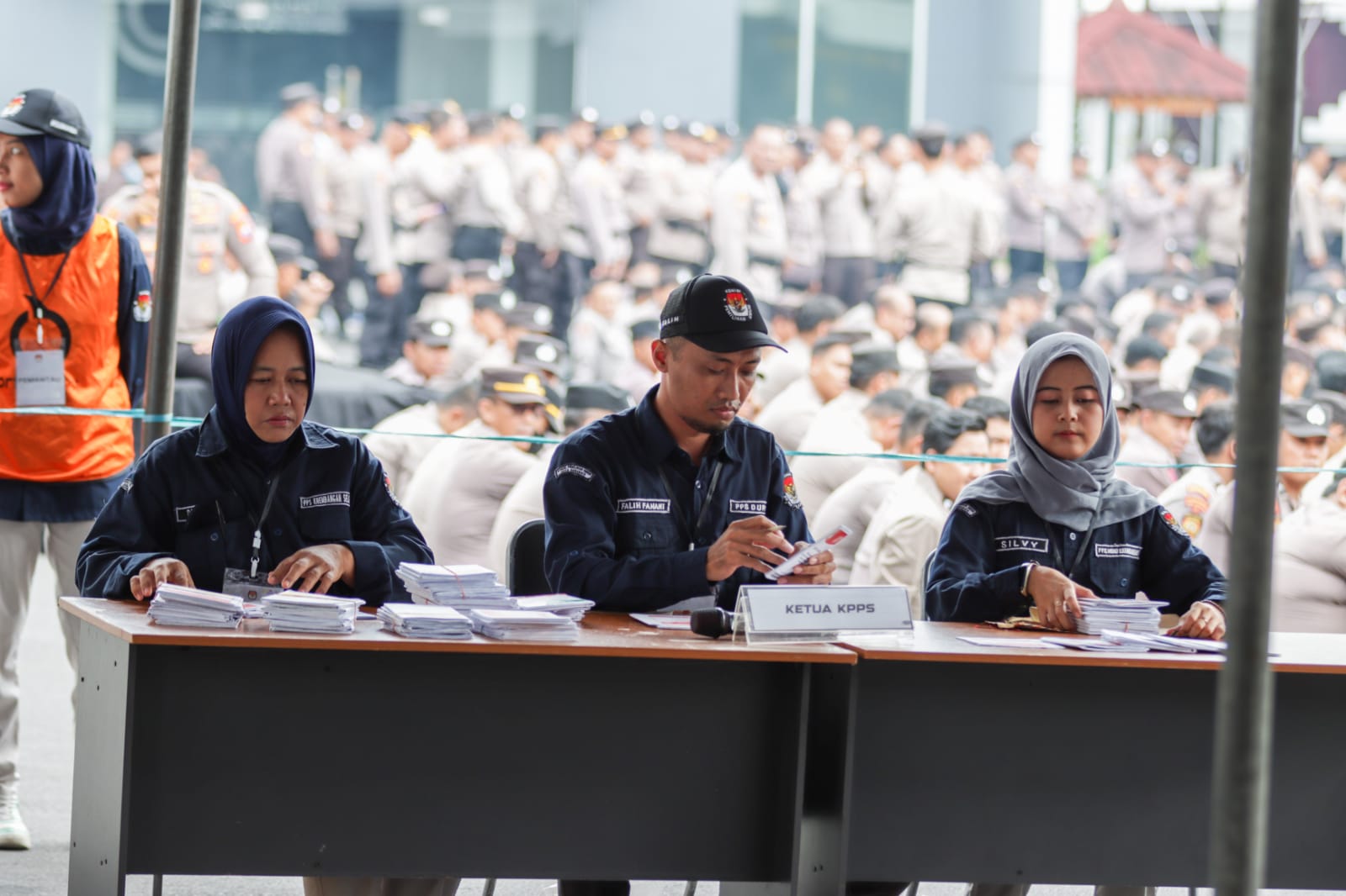 Satukan Persepsi, Polrestabes Surabaya Gelar Apel Pengecekan Personil dan Simulasi Pengamanan TPS Pemilu 2024