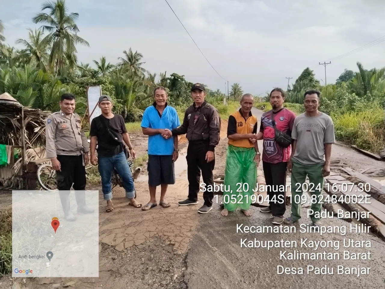 Polsek Simpang Hilir Bersama Desa Padu Banjar Berhasil Tertibkan Meting Liar di Jalan Raya