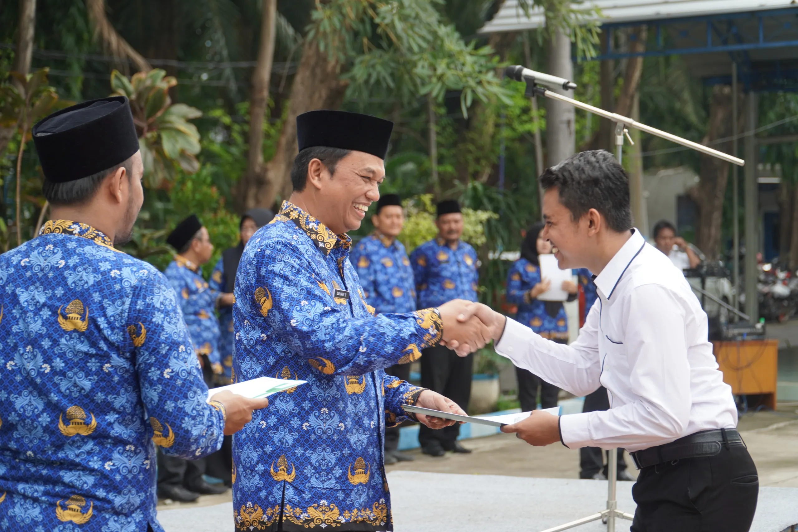 130 Tenaga Kontrak Perumda Delta Tirta Sidoarjo Terima SK Karyawan Tetap